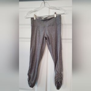 Gray Lululemon cropped pants, Size 6